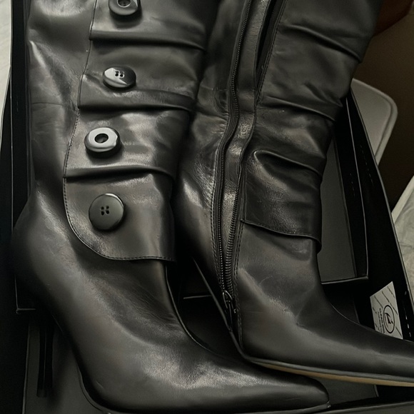 Pointed toe knee high side zipper boots - Picture 1 of 4